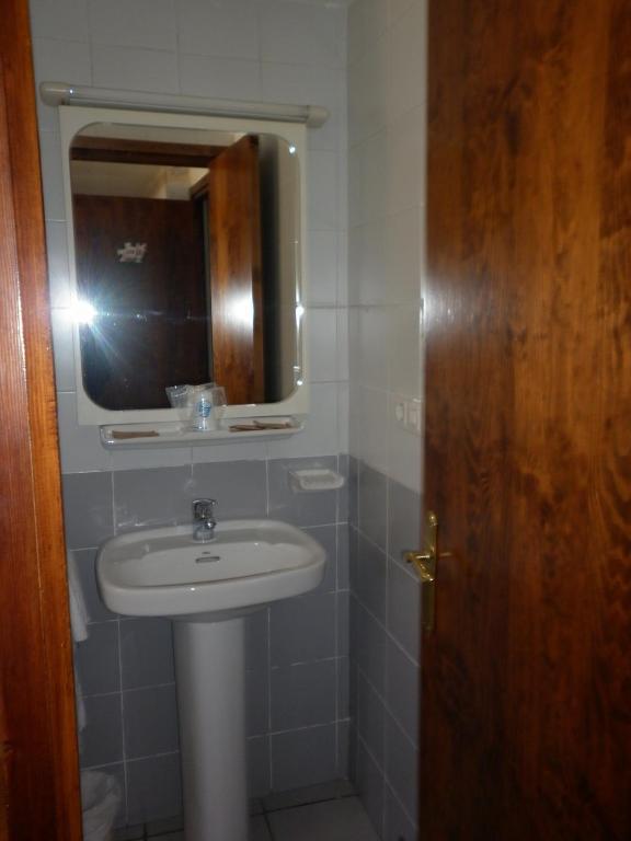 ホテルFonda Cerdanya プッチェルダー 部屋 写真
