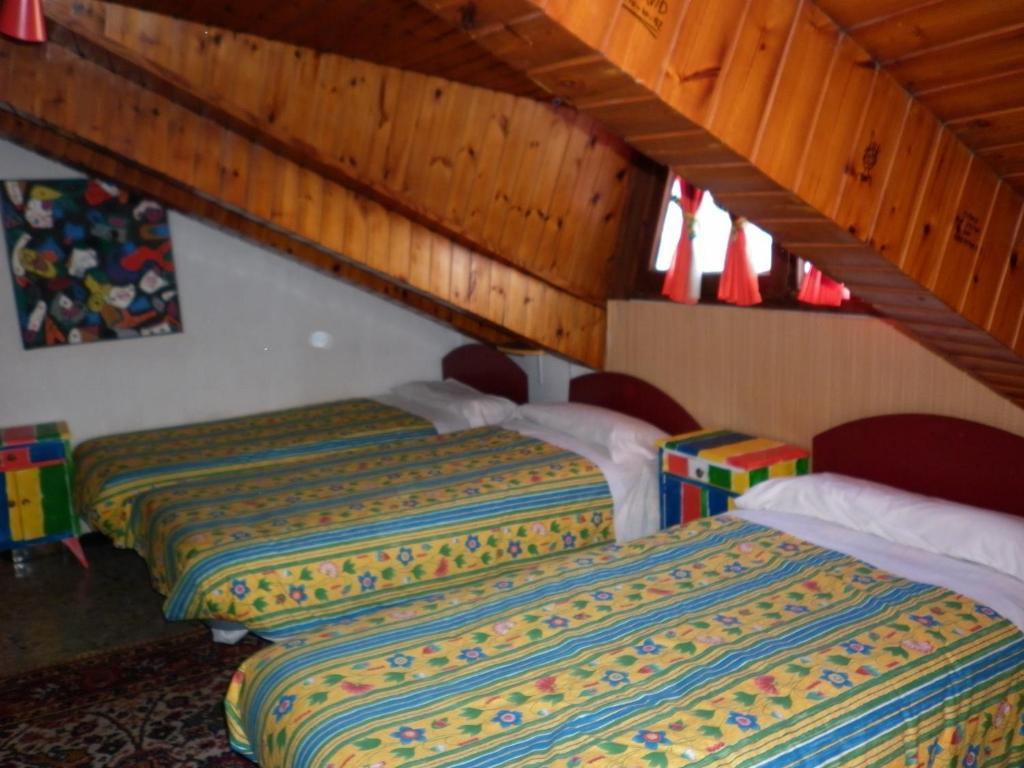 ホテルFonda Cerdanya プッチェルダー 部屋 写真