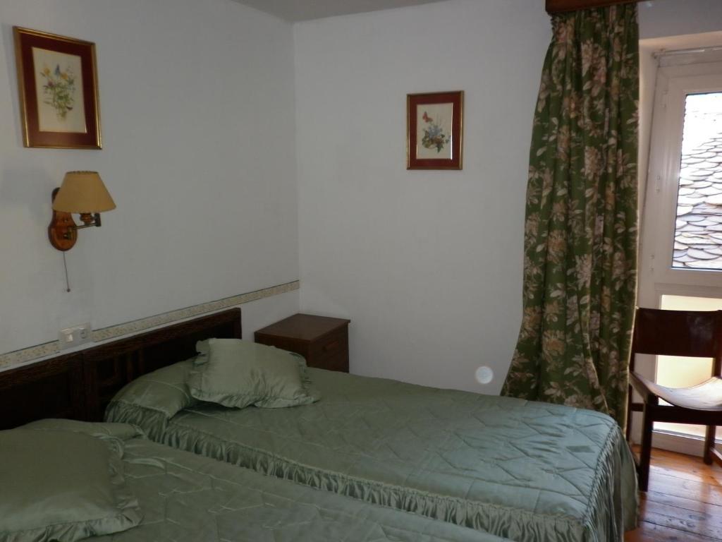 ホテルFonda Cerdanya プッチェルダー 部屋 写真
