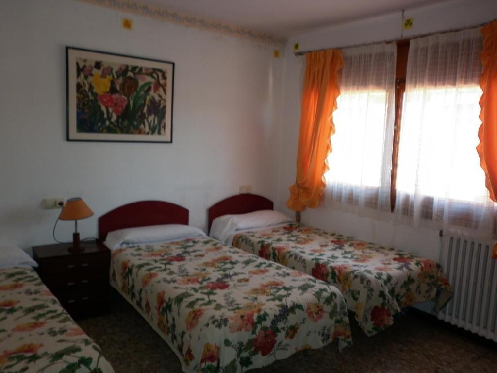 ホテルFonda Cerdanya プッチェルダー 部屋 写真